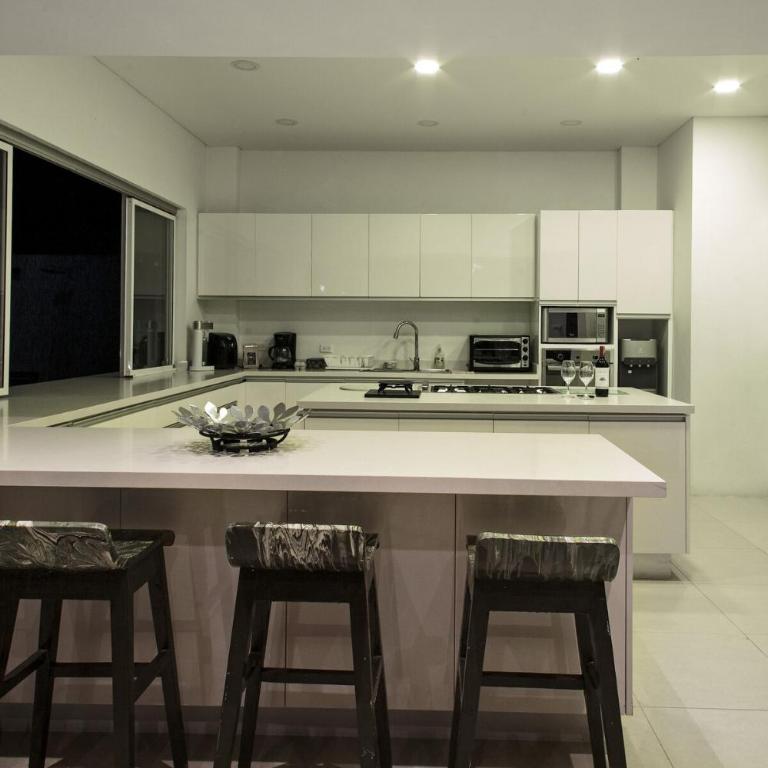 Exclusive house in Villeta - Casa de 4 dormitorios - 27