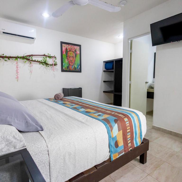 Puerto Morelos Hotel Las Palmas - Near the beach - King Room - 4