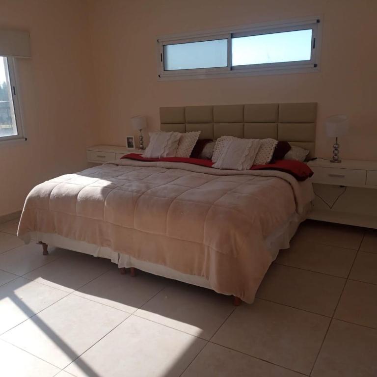 Casa con Pileta Los Arces Pilar - Three-Bedroom House - 21