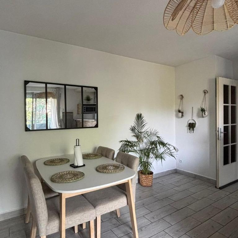 APPARTEMENT T3 EQUIPE IDEAL FAMILLE COMODITES LAC JEUX et TERRAINS A PROXIMITE - Two-Bedroom Apartment - 11