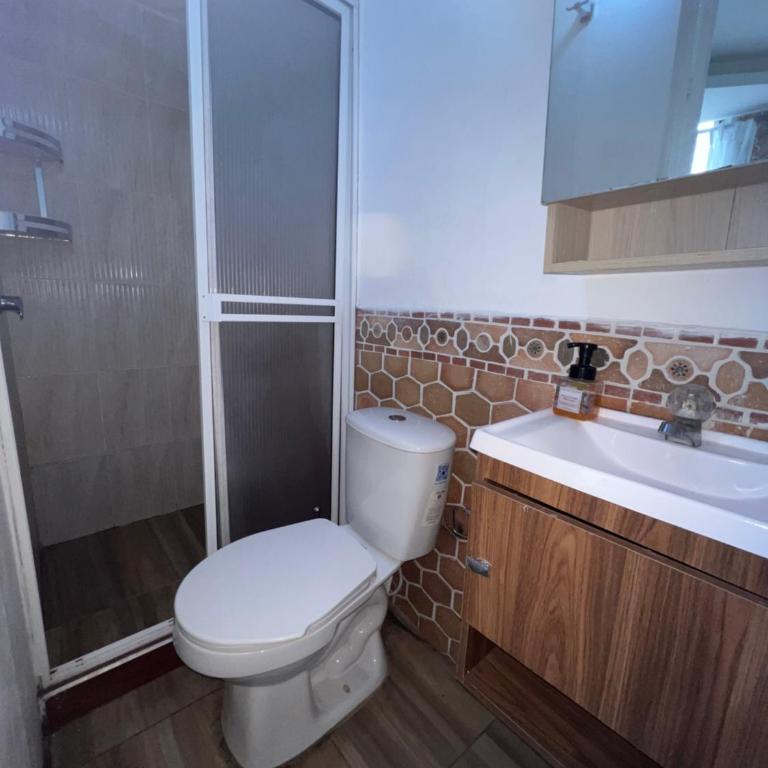 Hostal Balcony - Habitación Doble con baño privado - 4