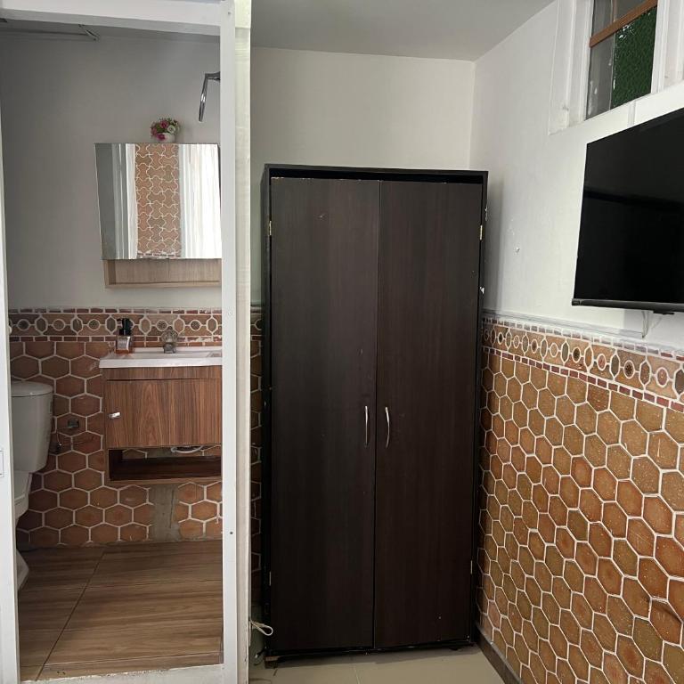 Hostal Balcony - Habitación Doble con baño privado - 5
