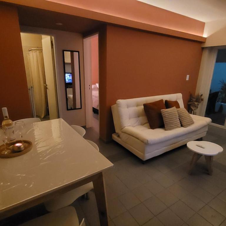 Depto Centro con Patio Pet Friendly La Cañada - Apartamento de 1 dormitorio con vistas al jardín - 1