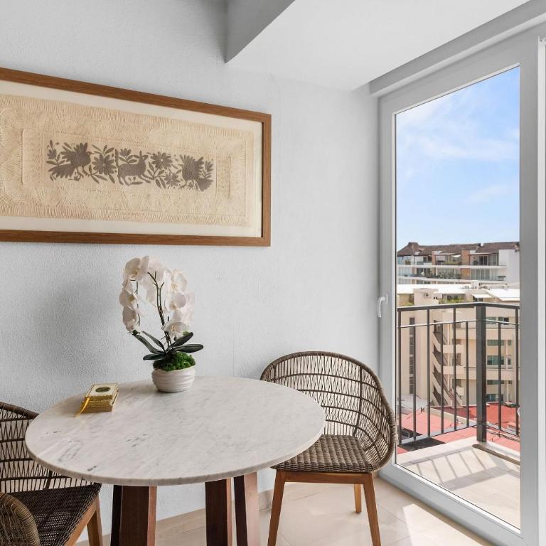 1BR • One block from the beach Pool and Jacuzzi - Deluxe Double Studio - 11