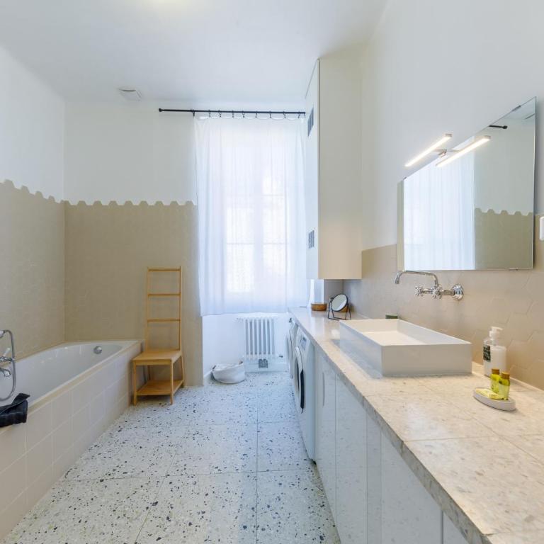 Somptueux Apt 137m2 Vue Mer Carré d'Or Menton - Three-Bedroom Apartment with Sea View - 9