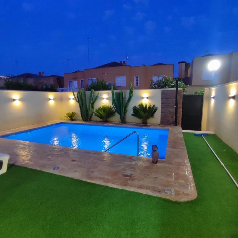 VIVE JEREZ Casa de lujo con piscina y barbacoa en la mejor zona de Jerez de la Frontera - Casa de 5 dormitorios - 3