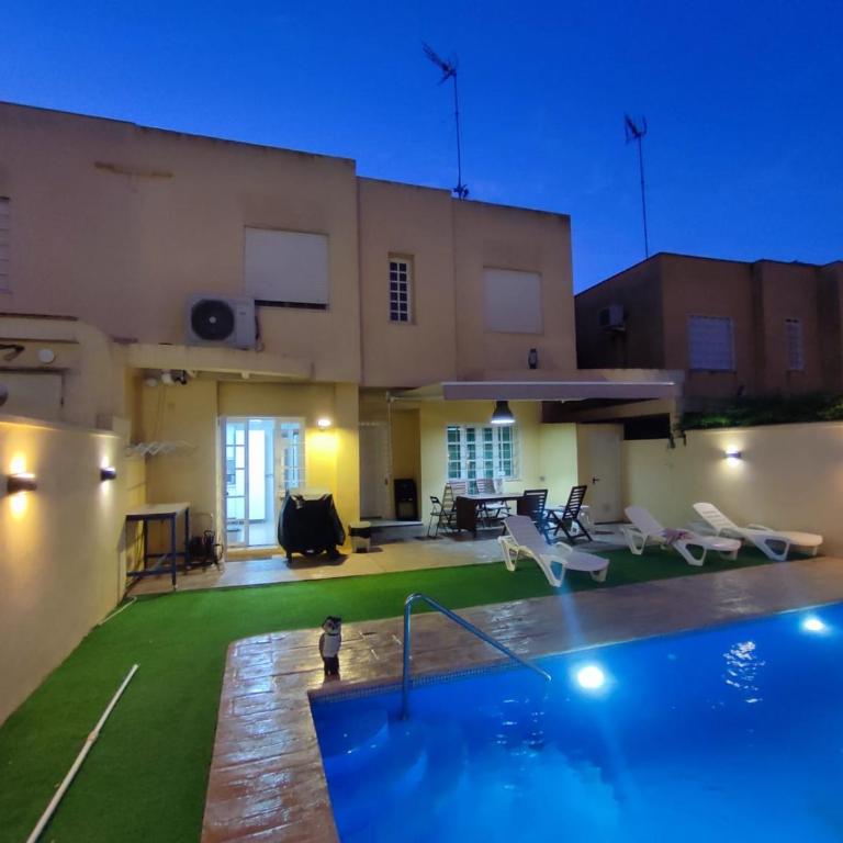 VIVE JEREZ Casa de lujo con piscina y barbacoa en la mejor zona de Jerez de la Frontera - Casa de 5 dormitorios - 1