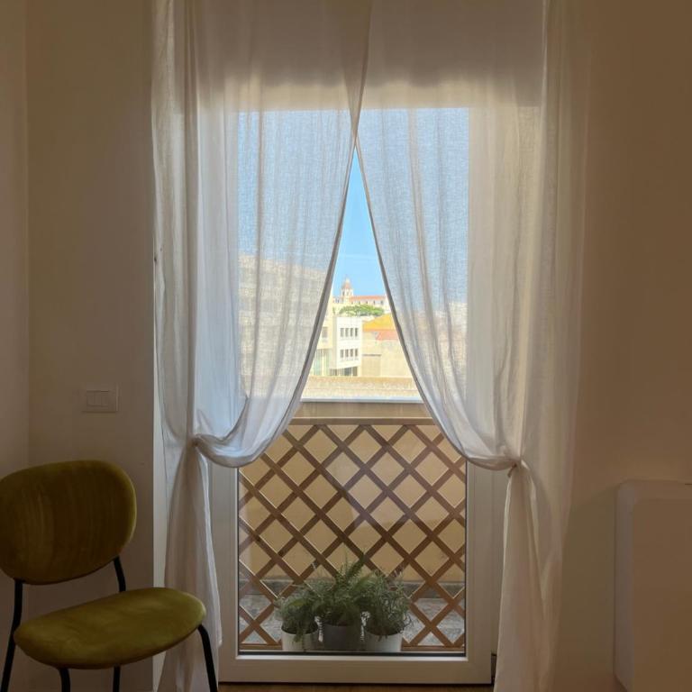 Beija Flor Rooms Cagliari - Camera Matrimoniale con Bagno Privato - 4