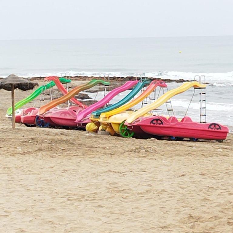 Apartamento reformado con terraza vistas al mar y a las piscinas de Magic World garaje y piscina frente a Balneario Aire acondicionadowifi - Apartamento de 2 dormitorios - 10