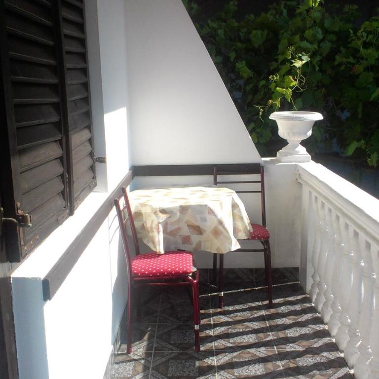 Guesthouse Sinani - Comfort Triple Room with Balcony - 6