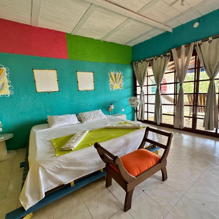 Tayrona Colors Hostel - Habitación con cama extragrande y vistas al mar - 4
