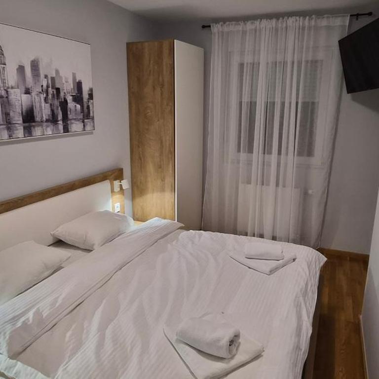 15th Corner Apartment - Two-Bedroom Apartment - 14