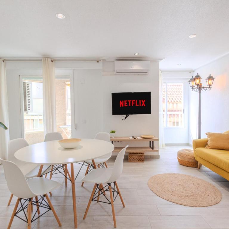 Downtown apartment near the beach and airport - Apartamento de 3 dormitorios - 2