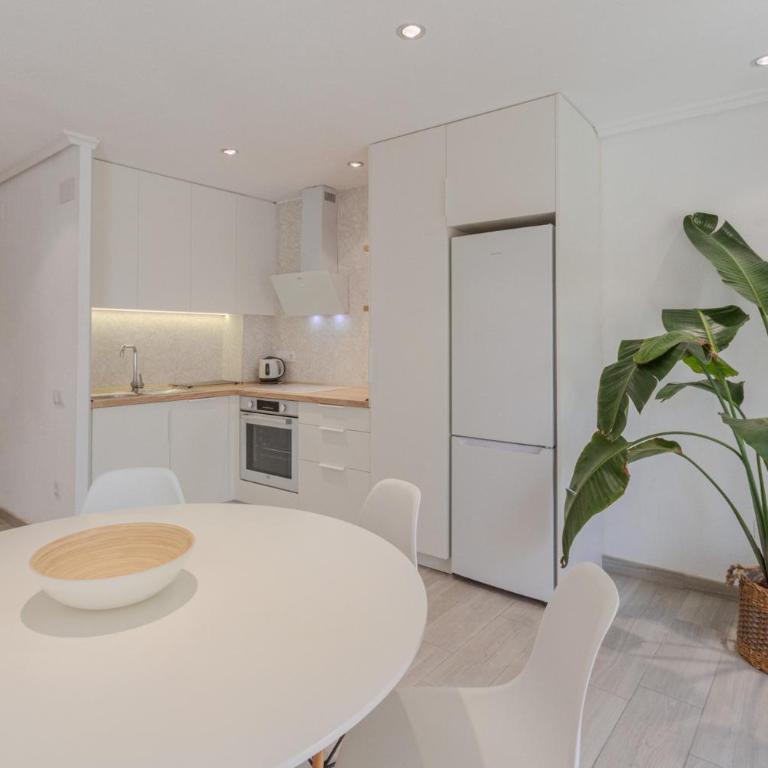 Downtown apartment near the beach and airport - Apartamento de 3 dormitorios - 20