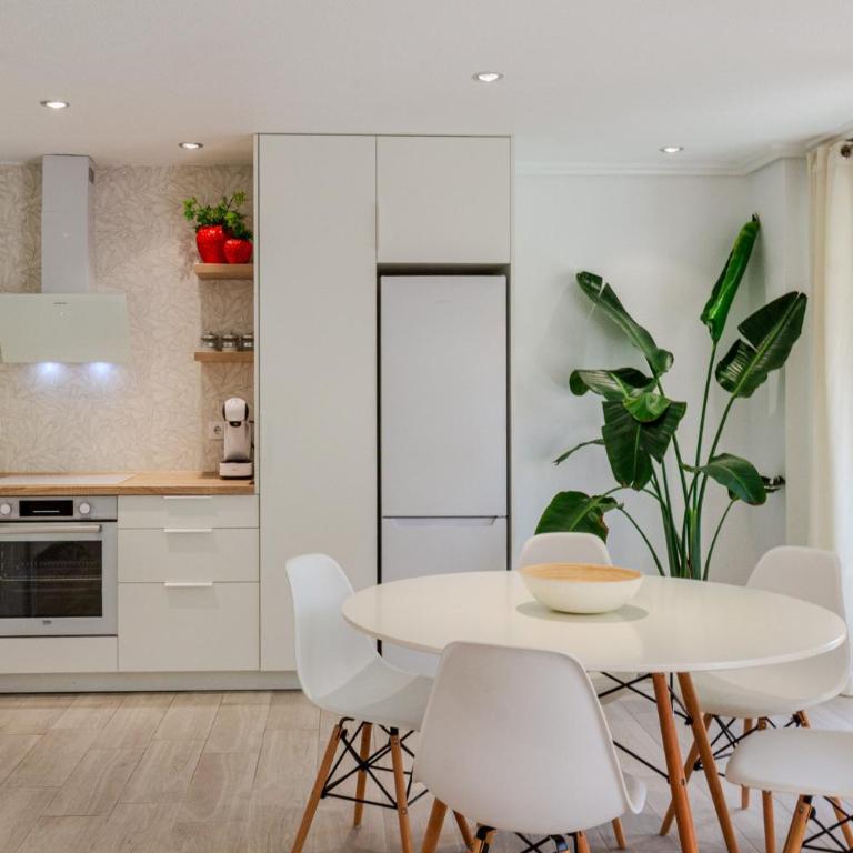 Downtown apartment near the beach and airport - Apartamento de 3 dormitorios - 19