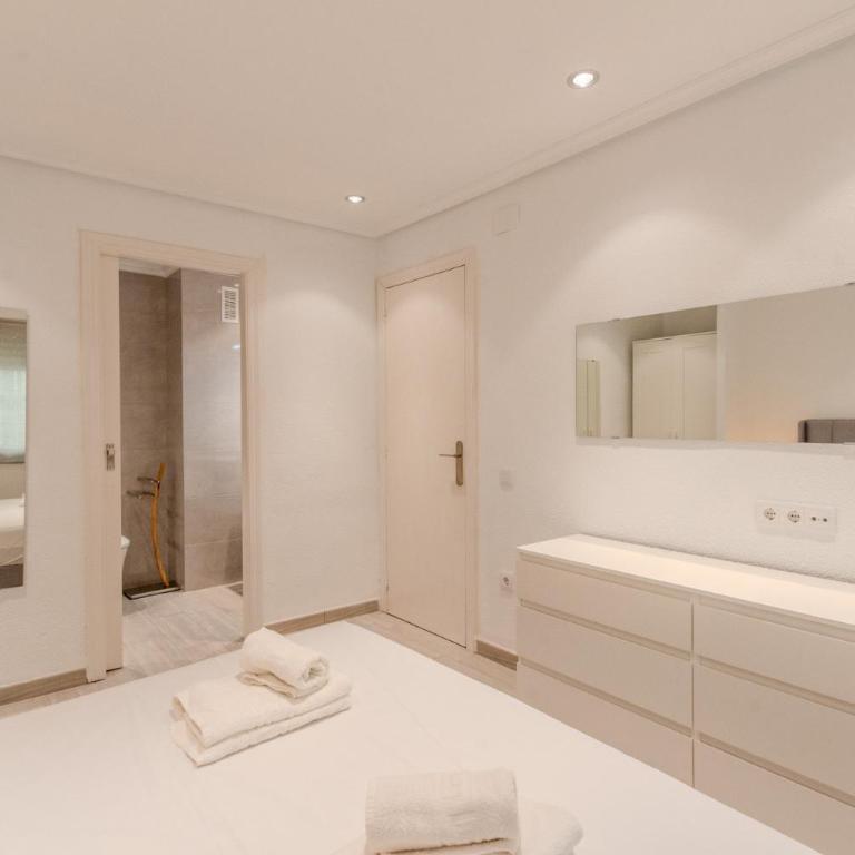 Downtown apartment near the beach and airport - Apartamento de 3 dormitorios - 45