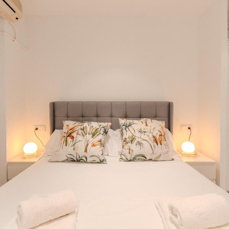 Downtown apartment near the beach and airport - Apartamento de 3 dormitorios - 52