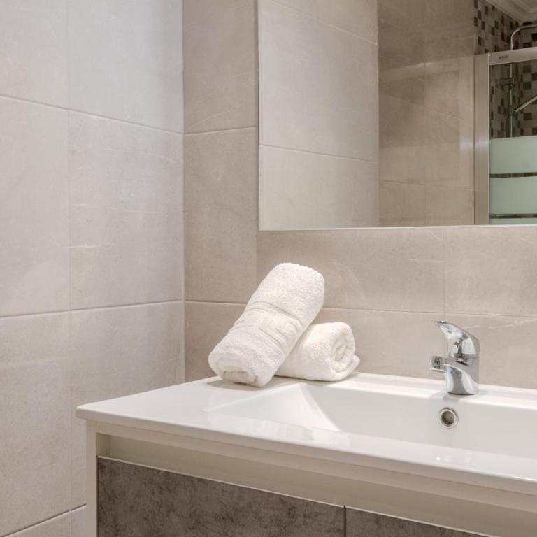 Downtown apartment near the beach and airport - Apartamento de 3 dormitorios - 53