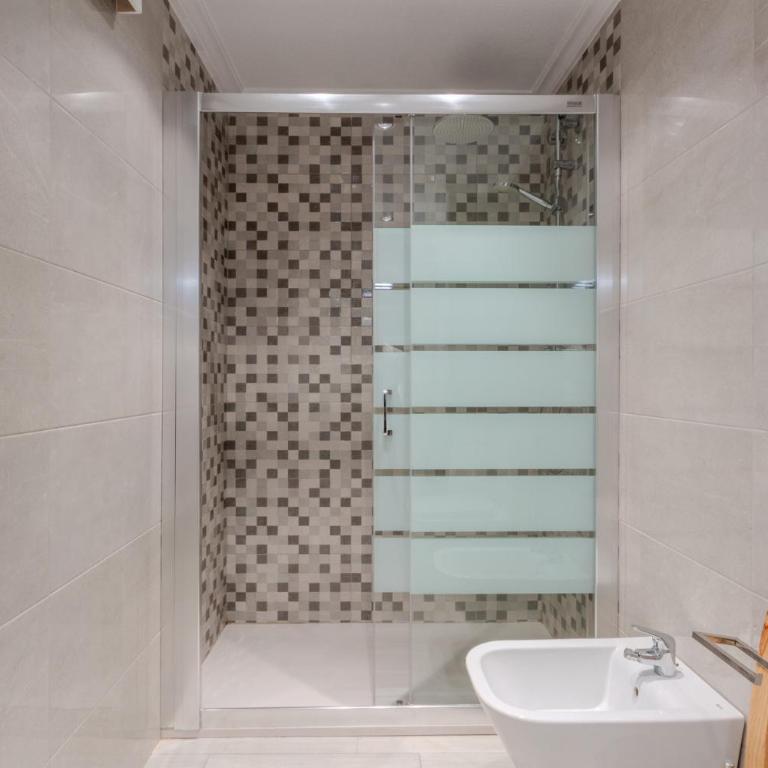 Downtown apartment near the beach and airport - Apartamento de 3 dormitorios - 55