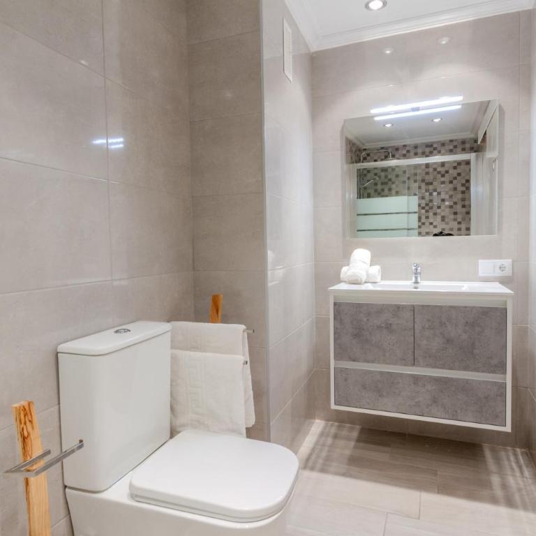 Downtown apartment near the beach and airport - Apartamento de 3 dormitorios - 56