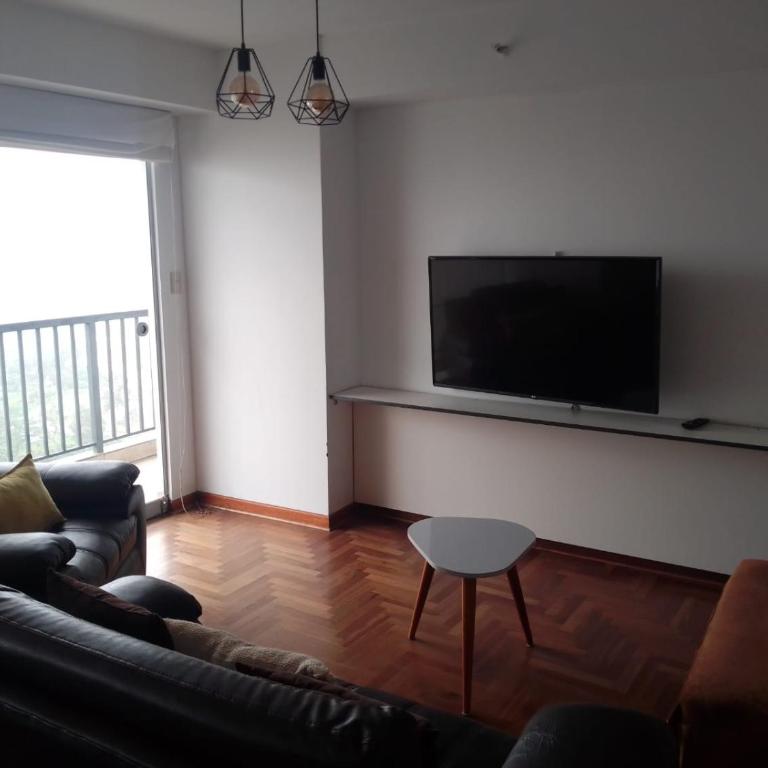 Amplio, céntrico, buena vista - Three-Bedroom Apartment - High Floor - 7