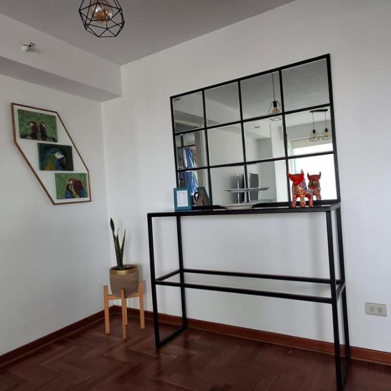 Amplio, céntrico, buena vista - Three-Bedroom Apartment - High Floor - 2