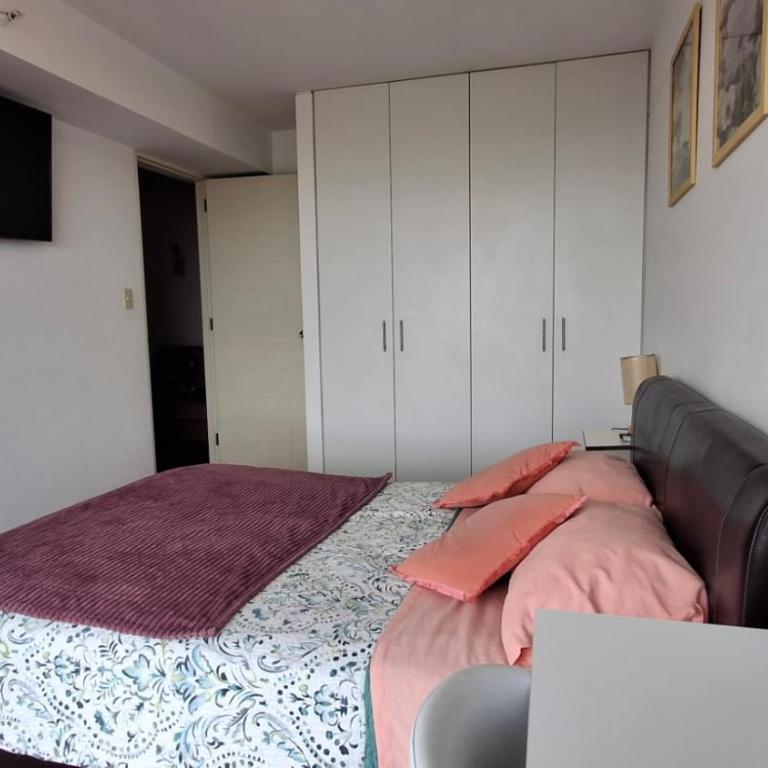 Amplio, céntrico, buena vista - Three-Bedroom Apartment - High Floor - 12