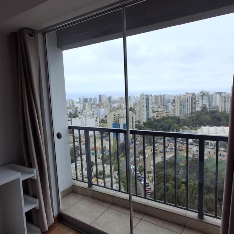 Amplio, céntrico, buena vista - Three-Bedroom Apartment - High Floor - 11