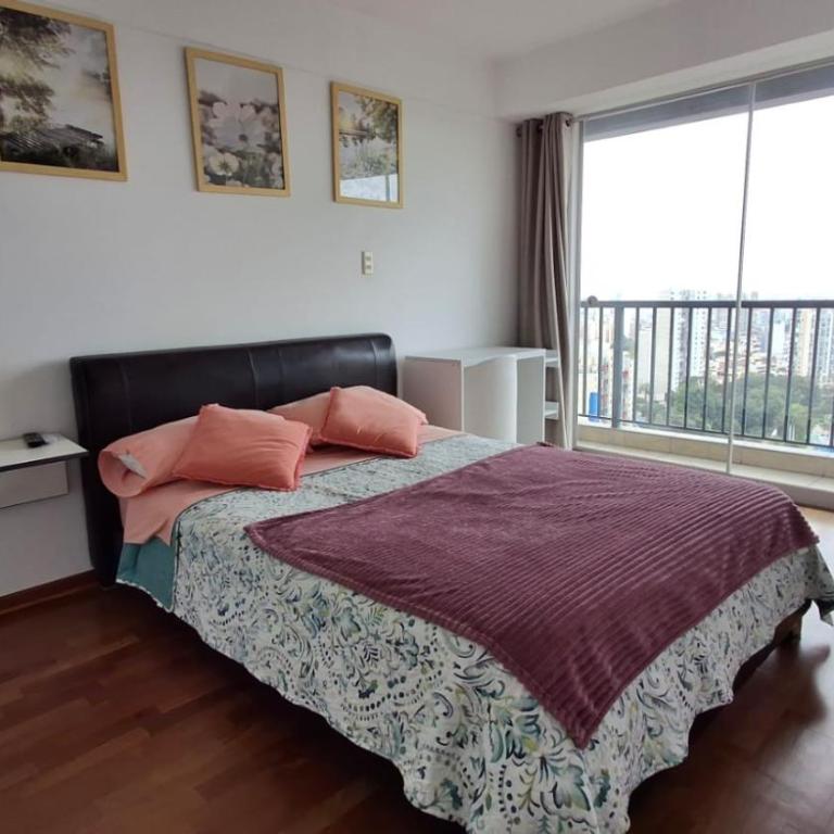 Amplio, céntrico, buena vista - Three-Bedroom Apartment - High Floor - 1