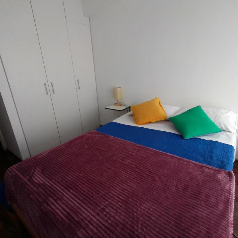 Amplio, céntrico, buena vista - Three-Bedroom Apartment - High Floor - 19