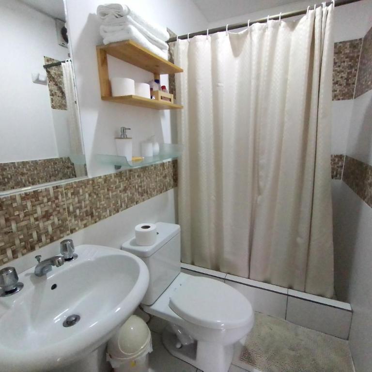 Amplio, céntrico, buena vista - Three-Bedroom Apartment - High Floor - 17