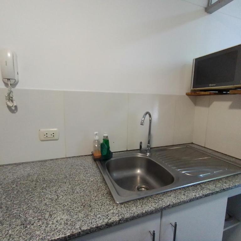 Amplio, céntrico, buena vista - Three-Bedroom Apartment - High Floor - 15