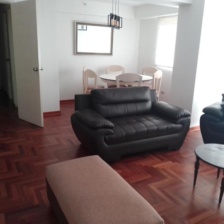 Amplio, céntrico, buena vista - Three-Bedroom Apartment - High Floor - 20