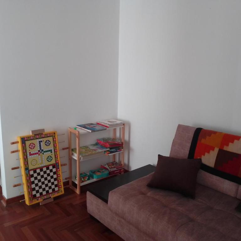 Amplio, céntrico, buena vista - Three-Bedroom Apartment - High Floor - 24