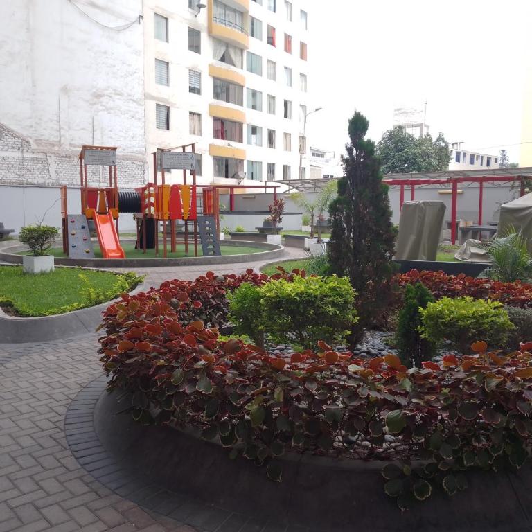 Amplio, céntrico, buena vista - Three-Bedroom Apartment - High Floor - 29