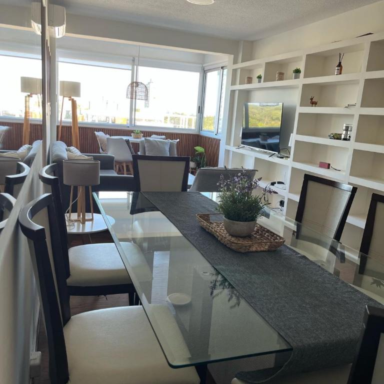 Cómodo y luminoso apartamento - Three-Bedroom Apartment with Park View - 1