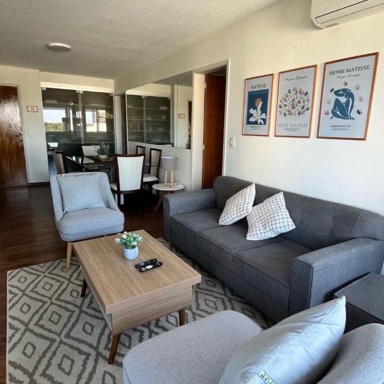 Cómodo y luminoso apartamento - Three-Bedroom Apartment with Park View - 8