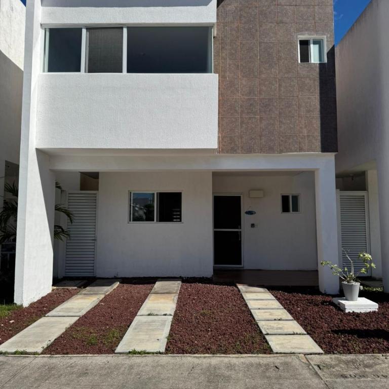 Casa Bella - Three-Bedroom House - 2