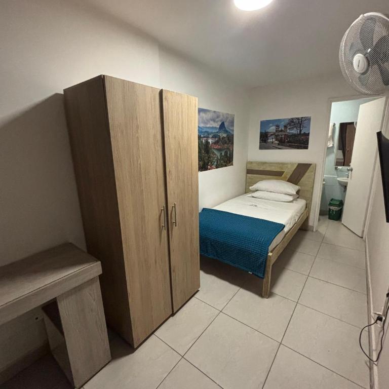 Habitación privada con baño privado para una persona - Habitación Individual - 1