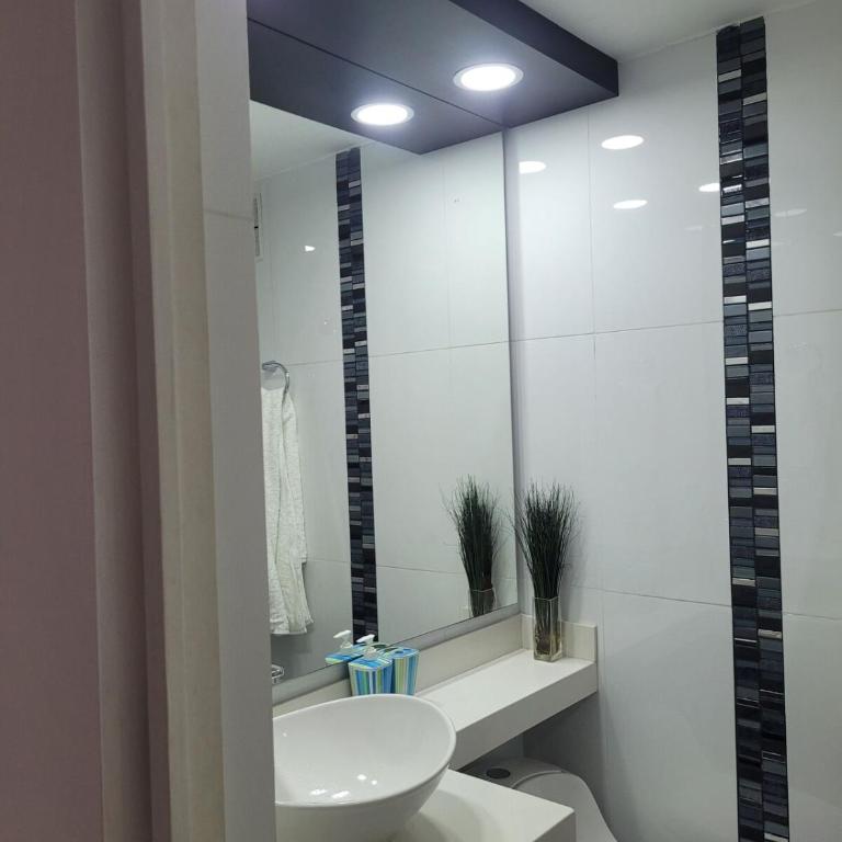 Furnished apartment in La Alhambra, Bogotá - Three-Bedroom Apartment - 3