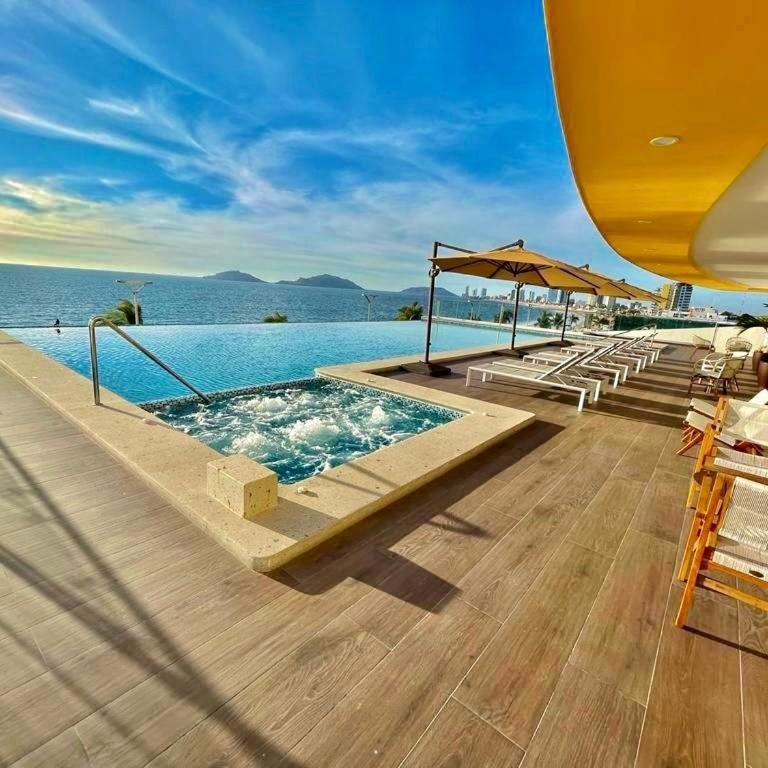 MALECON LUXURY View! Mazatlán Sunset View - One-Bedroom Apartment - 8