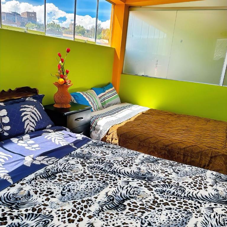 Departamento completo cerca de la Plaza ,cocina equipada y vista a la ciudad - Three-Bedroom Apartment with Mountain View - 16