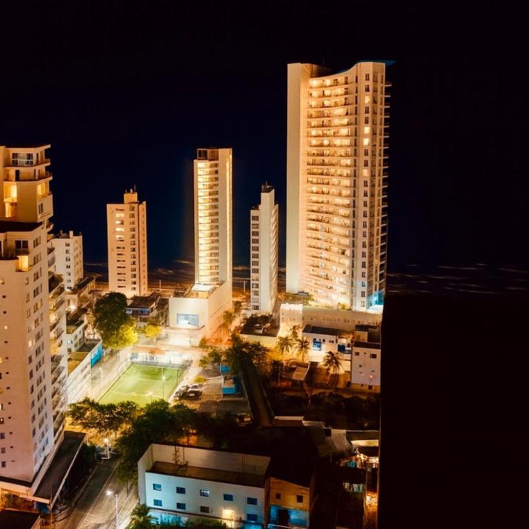 Edificio Torre 811 - Apto 504 - Apartamento de 3 dormitorios con balcón - 2