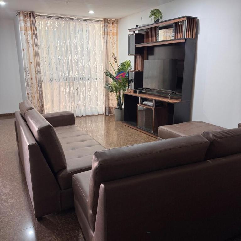 Departamento moderno con vista a los volcanes en el 1er piso - Three-Bedroom Apartment - 11