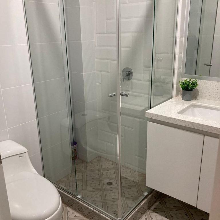 iStay Santuario Linsidro Cerca Hospitales Gym - Two-Bedroom Apartment - 9