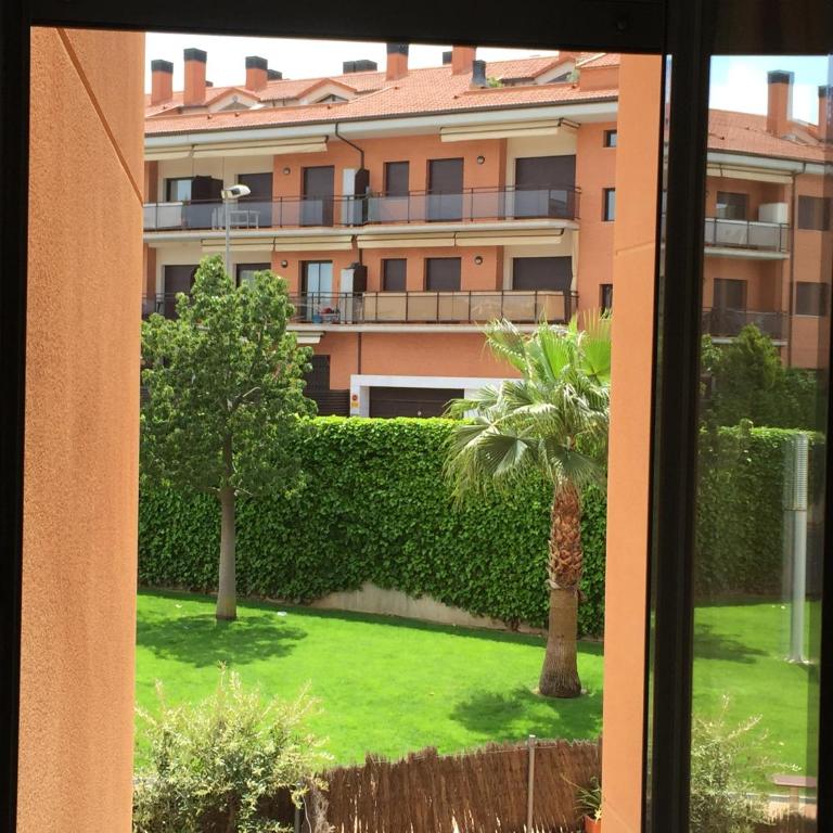Apartamento Santa Cristina & Bright 2BR with Balcony, Pool & Garden View- Fenals - Apartamento con vistas a la piscina - 10