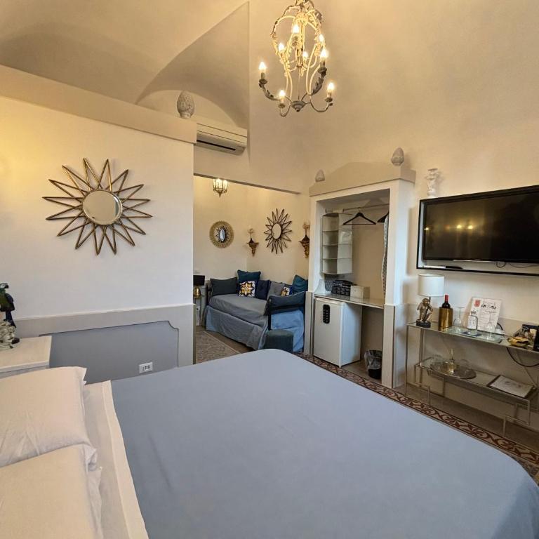 Moresco Suites - Luxury Triple Room - 5