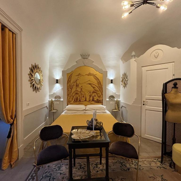 Moresco Suites - King Room with Balcony - 1