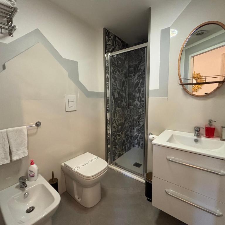 Moresco Suites - King Room with Balcony - 9