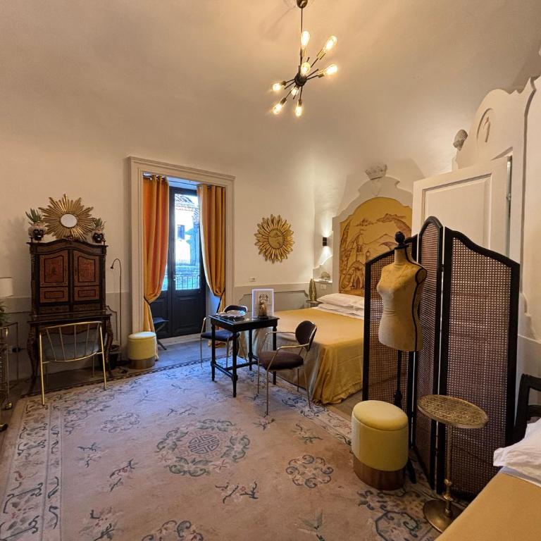 Moresco Suites - King Room with Balcony - 7